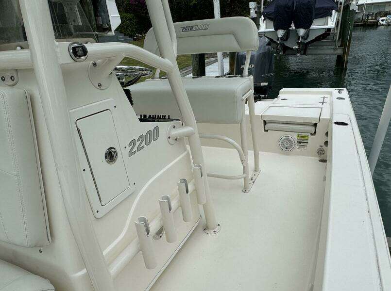 22 Pathfinder 2016 Flagler Yachts Port Side