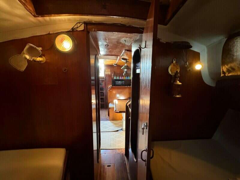 1979-freedom-40-cat-ketch-sail-9702897-20250513145317189-1_XLARGE.jpg