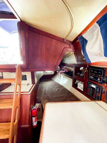 Miss Daisy 32ft Ericson Yacht For Sale