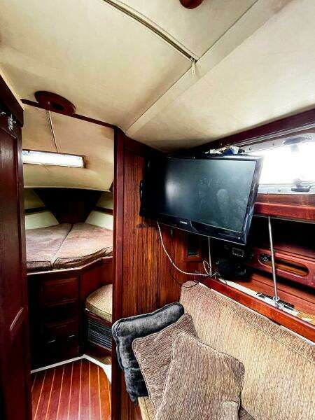 Miss Daisy 32ft Ericson Yacht For Sale