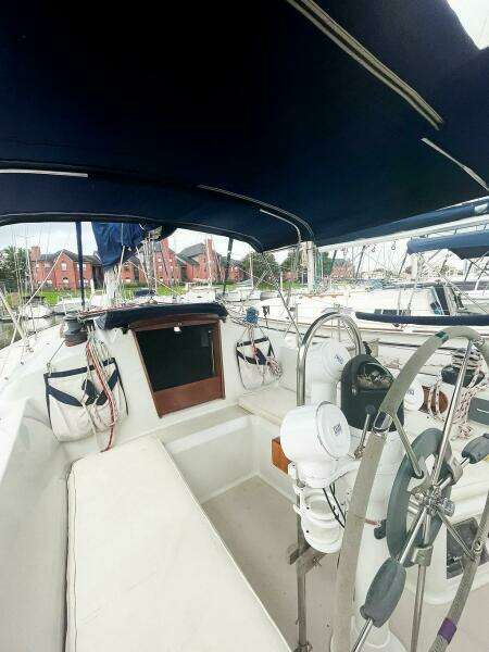 Miss Daisy 32ft Ericson Yacht For Sale
