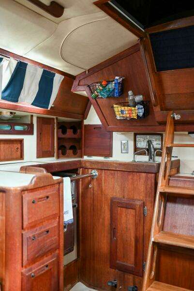 Miss Daisy 32ft Ericson Yacht For Sale