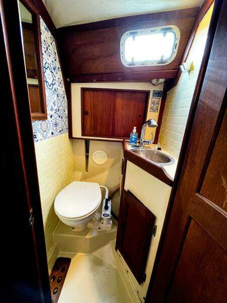 Miss Daisy 32ft Ericson Yacht For Sale