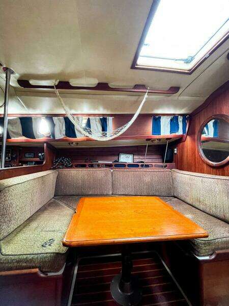 Miss Daisy 32ft Ericson Yacht For Sale