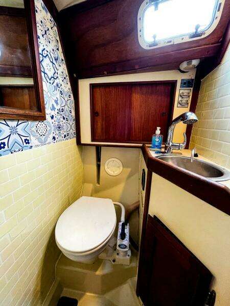 Miss Daisy 32ft Ericson Yacht For Sale