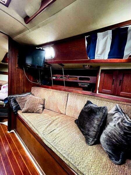 Miss Daisy 32ft Ericson Yacht For Sale