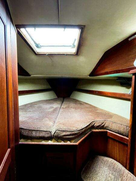 Miss Daisy 32ft Ericson Yacht For Sale