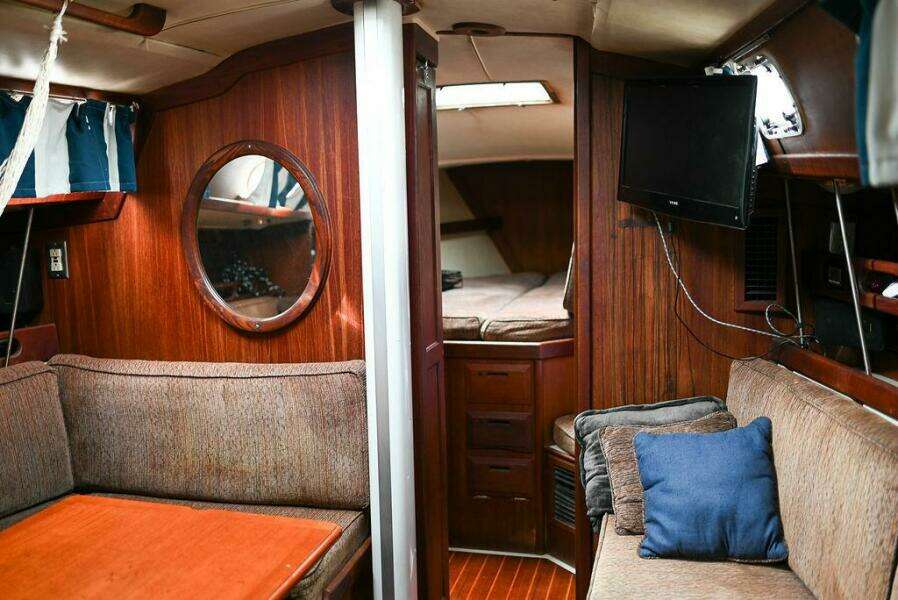 Miss Daisy 32ft Ericson Yacht For Sale