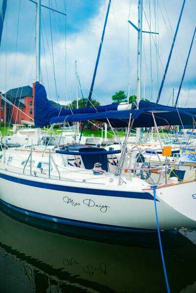 Miss Daisy 32ft Ericson Yacht For Sale