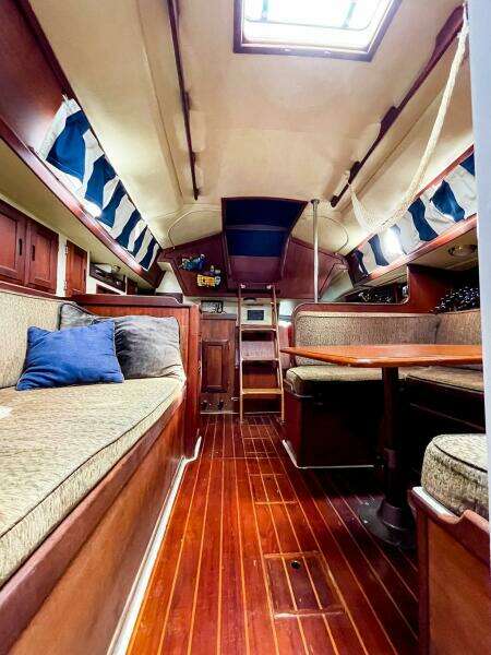 Miss Daisy 32ft Ericson Yacht For Sale