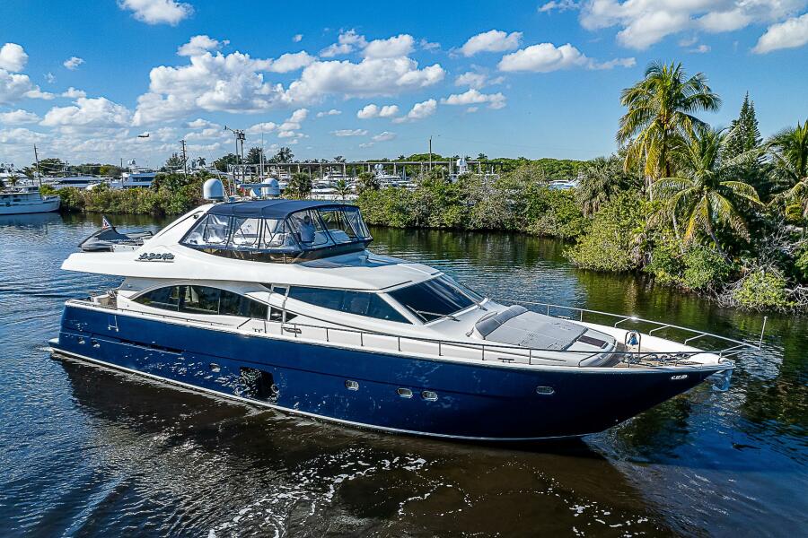 83' 2006 Ferretti Yachts 830