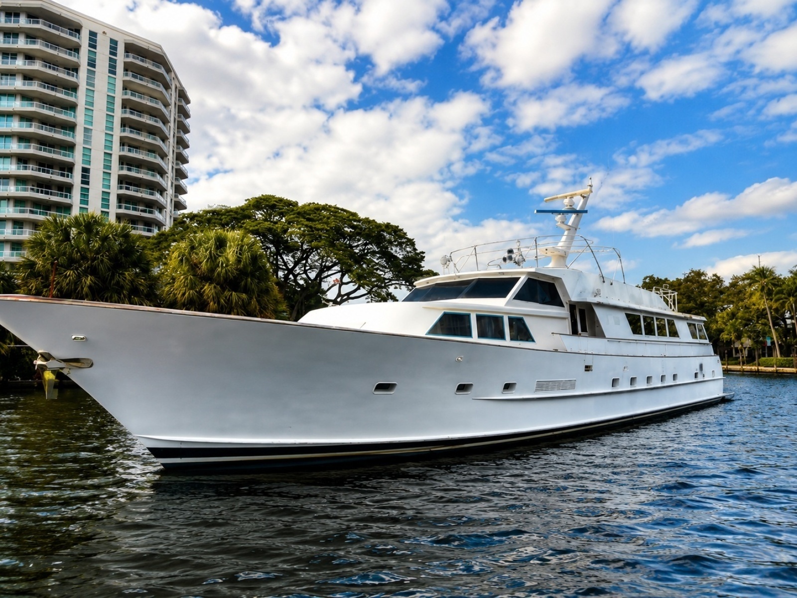 100ft Broward Yacht For Sale