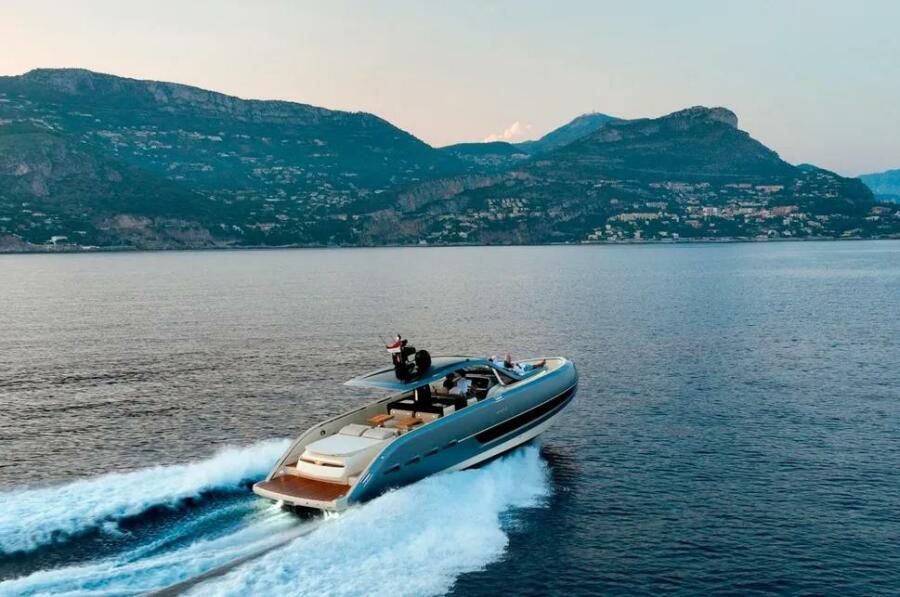 46' 2023 Invictus TT460