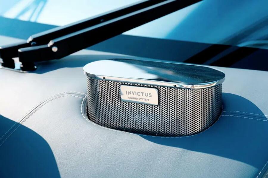 46' 2023 Invictus TT460