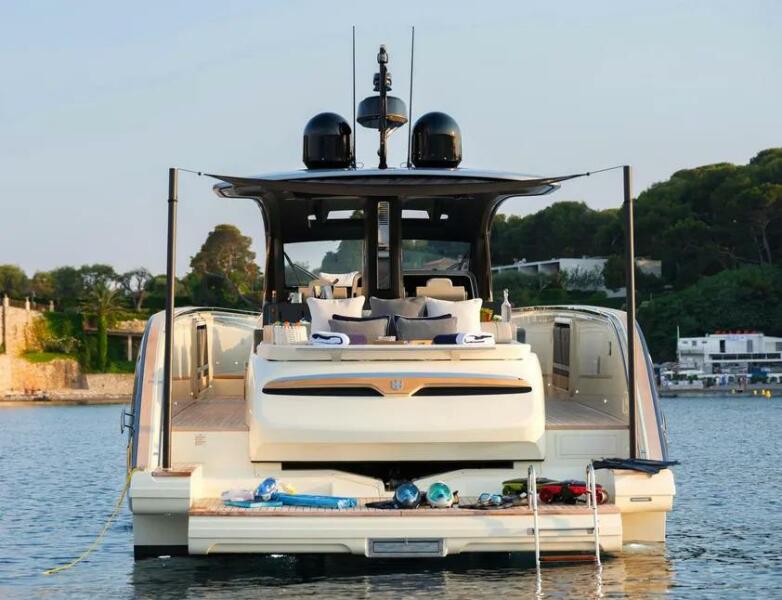 46' 2023 Invictus TT460