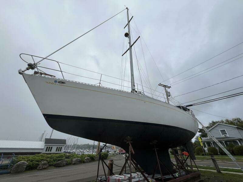 OUTRAGEOUS 41ft Cheoy Lee Yacht For Sale