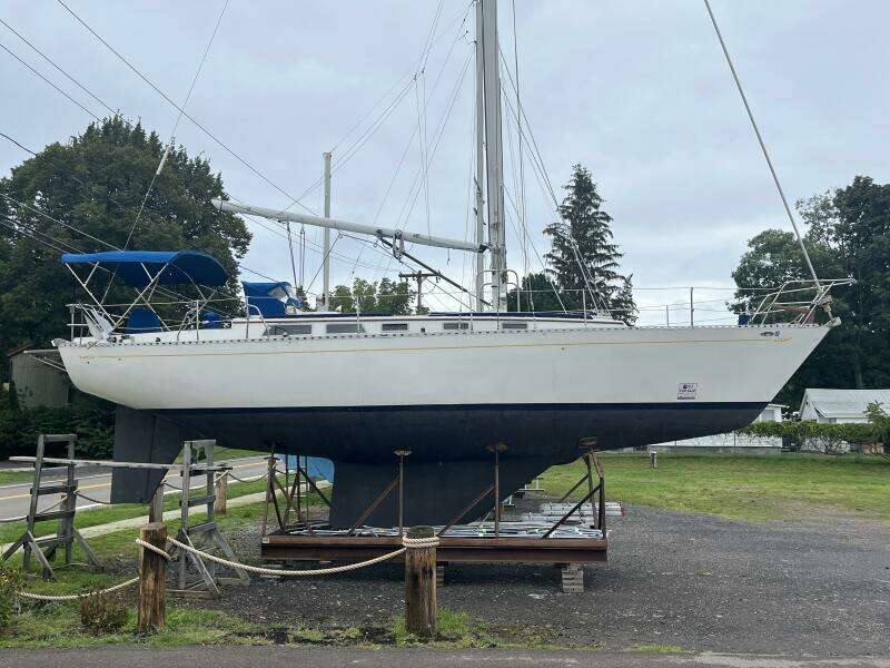 OUTRAGEOUS 41ft Cheoy Lee Yacht For Sale