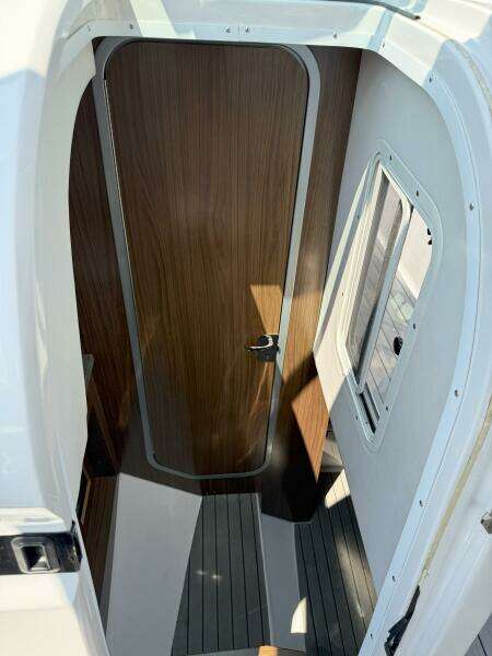 Four Winns H350 Bowrider Companionway