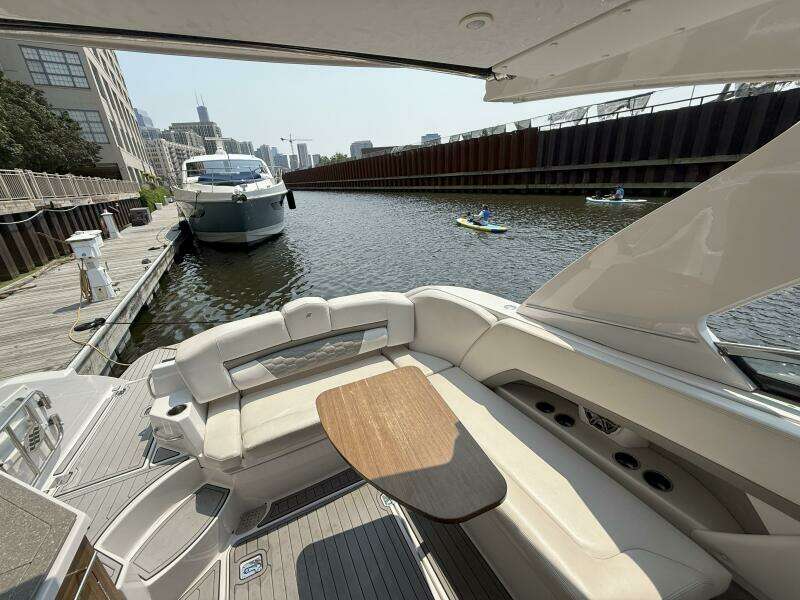 Four Winns H350 Bowrider Cockpit