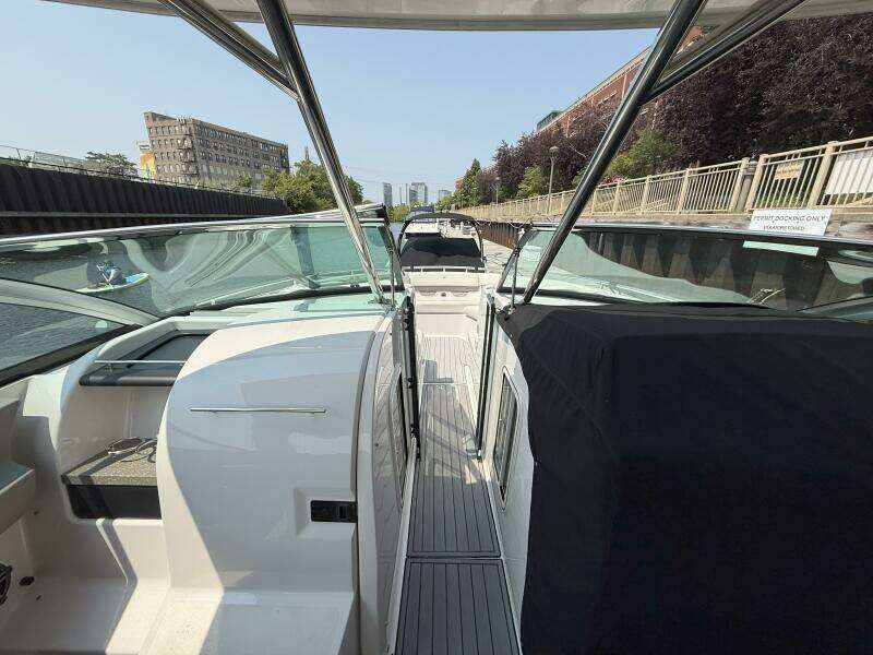 Four Winns H350 Bowrider Helm View