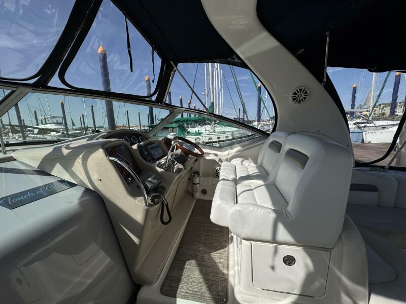 2004 Sea Ray 320 Sundancer