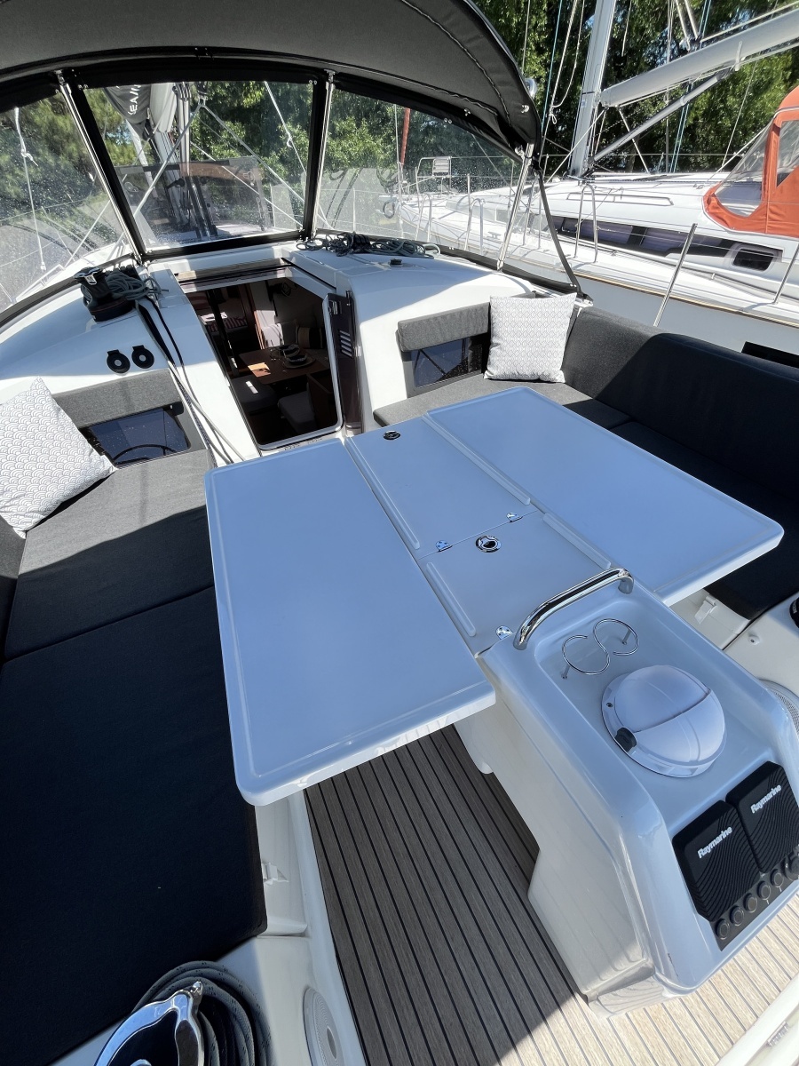 44ft Jeanneau Yacht For Sale