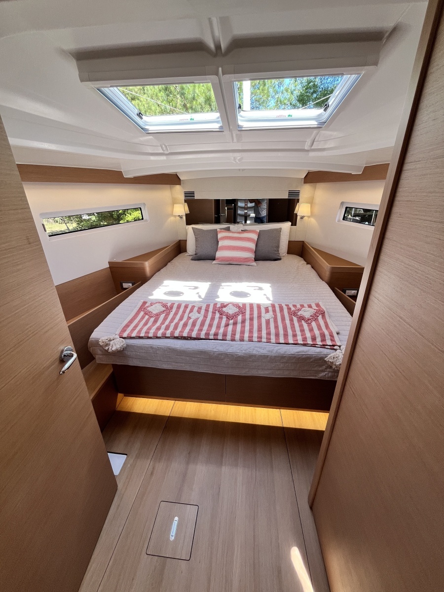 44ft Jeanneau Yacht For Sale