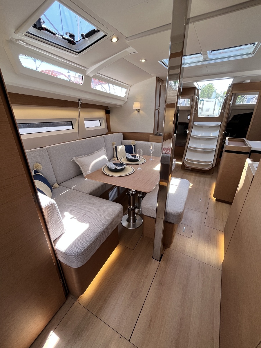 44ft Jeanneau Yacht For Sale