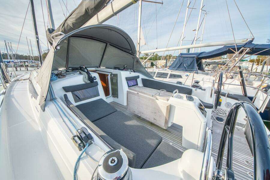 Knot 4 Sail 41ft Jeanneau Yacht For Sale
