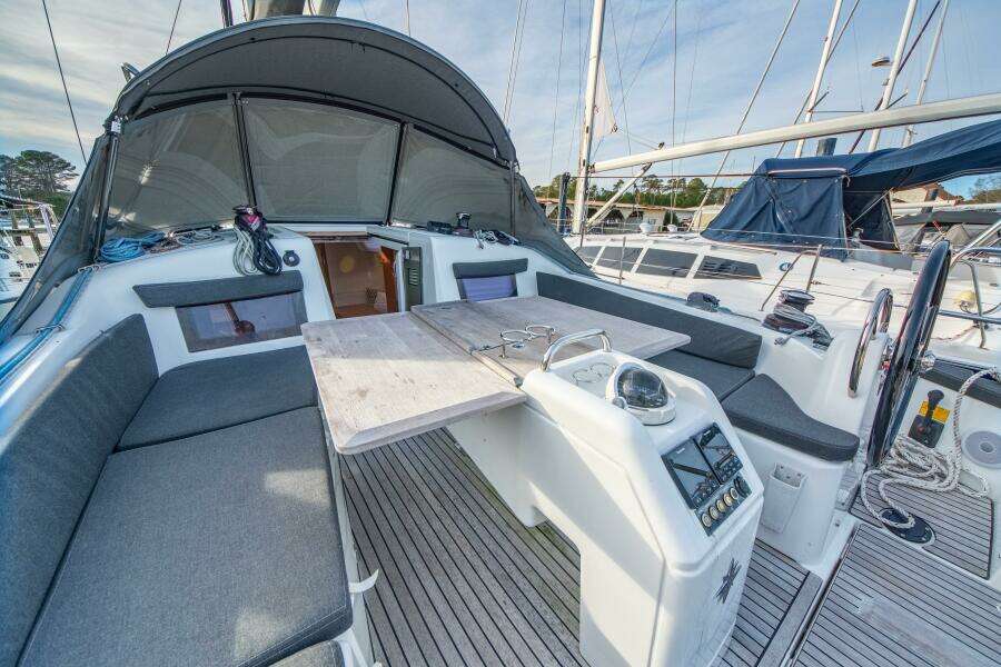 Knot 4 Sail 41ft Jeanneau Yacht For Sale
