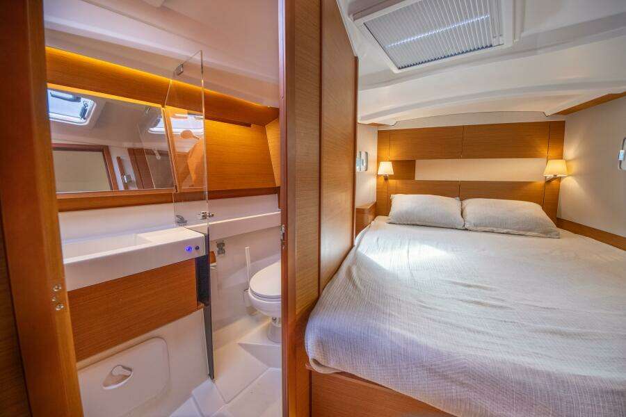 Knot 4 Sail 41ft Jeanneau Yacht For Sale