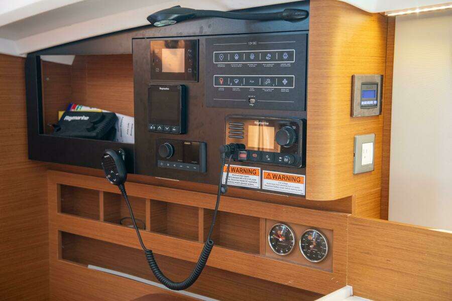 Knot 4 Sail 41ft Jeanneau Yacht For Sale