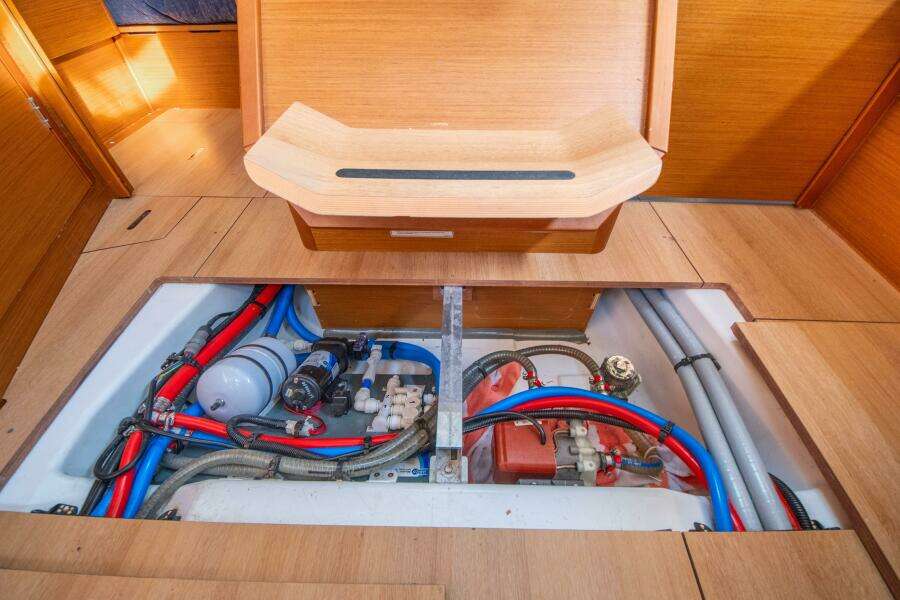 Knot 4 Sail 41ft Jeanneau Yacht For Sale