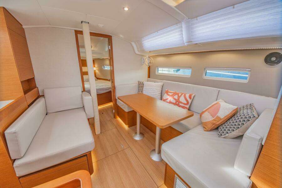 Knot 4 Sail 41ft Jeanneau Yacht For Sale