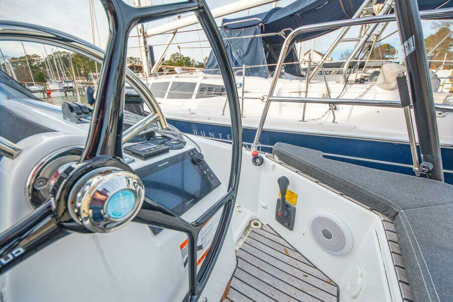 Knot 4 Sail 41ft Jeanneau Yacht For Sale