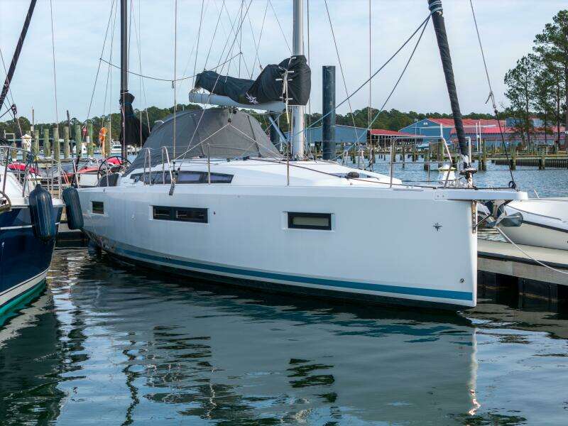 Knot 4 Sail 41ft Jeanneau Yacht For Sale
