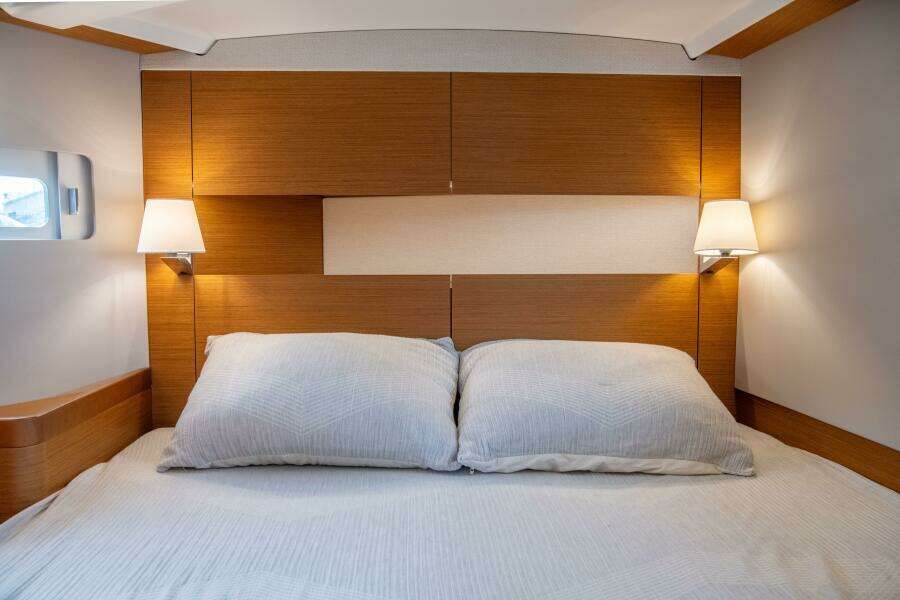 Knot 4 Sail 41ft Jeanneau Yacht For Sale