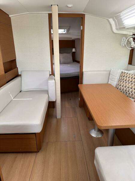 Knot 4 Sail 41ft Jeanneau Yacht For Sale