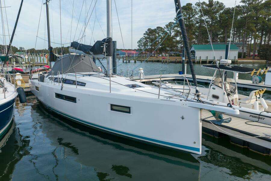 Knot 4 Sail 41ft Jeanneau Yacht For Sale