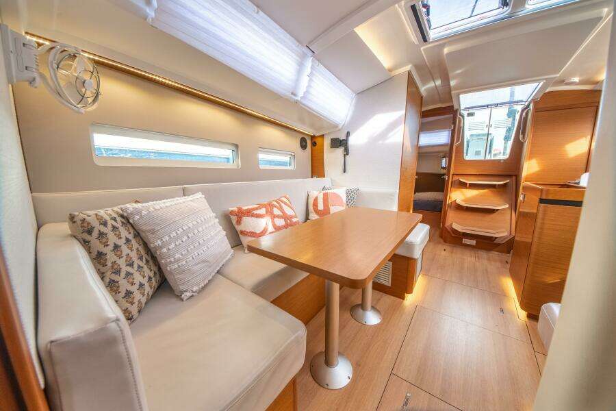 Knot 4 Sail 41ft Jeanneau Yacht For Sale