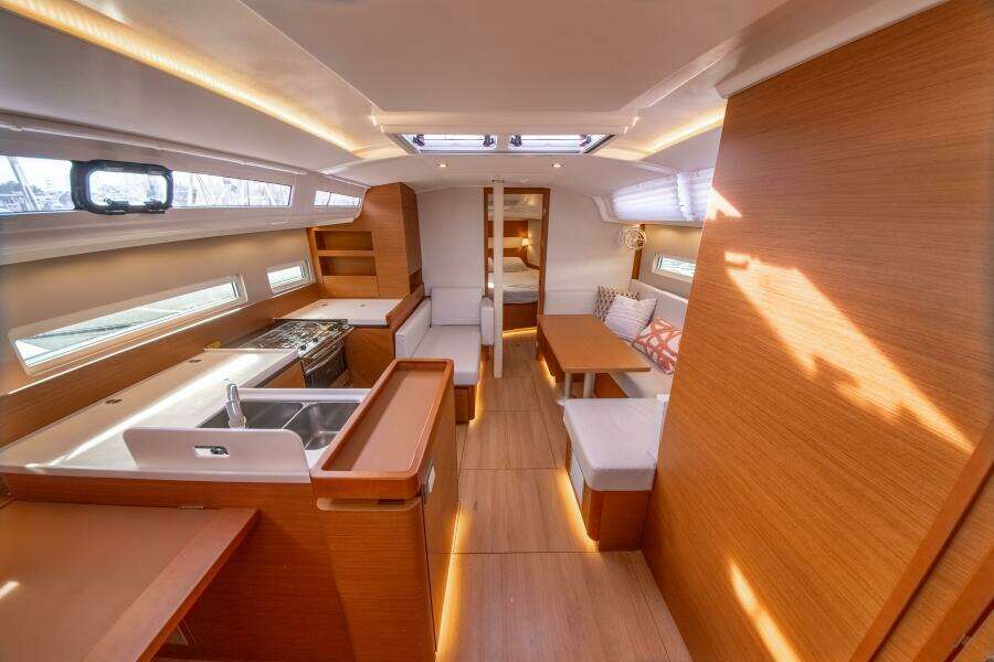 Knot 4 Sail 41ft Jeanneau Yacht For Sale