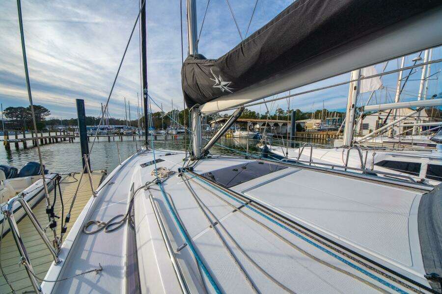 Knot 4 Sail 41ft Jeanneau Yacht For Sale