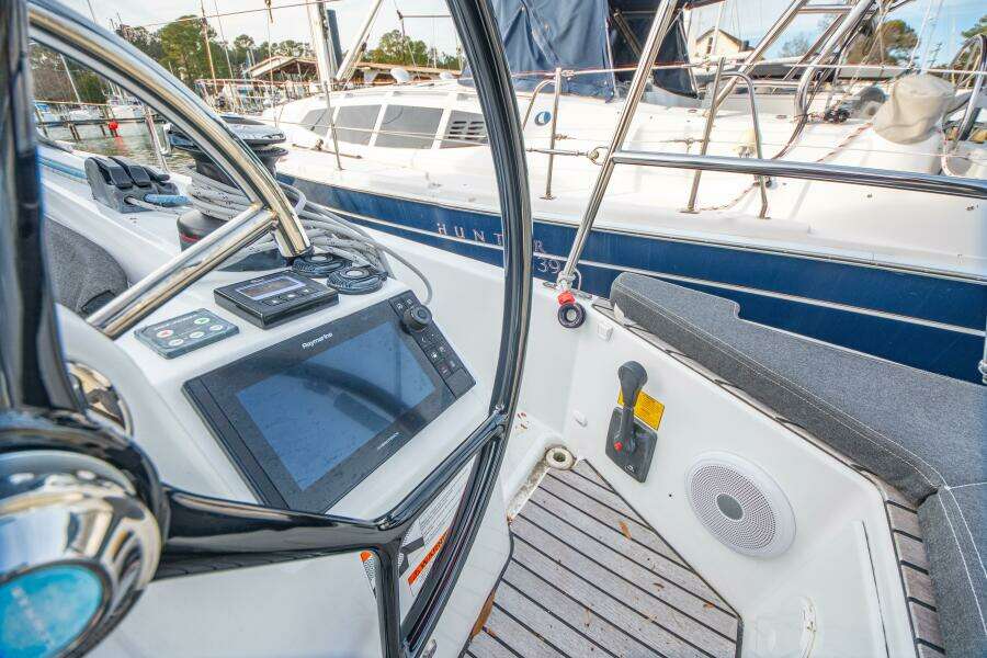Knot 4 Sail 41ft Jeanneau Yacht For Sale