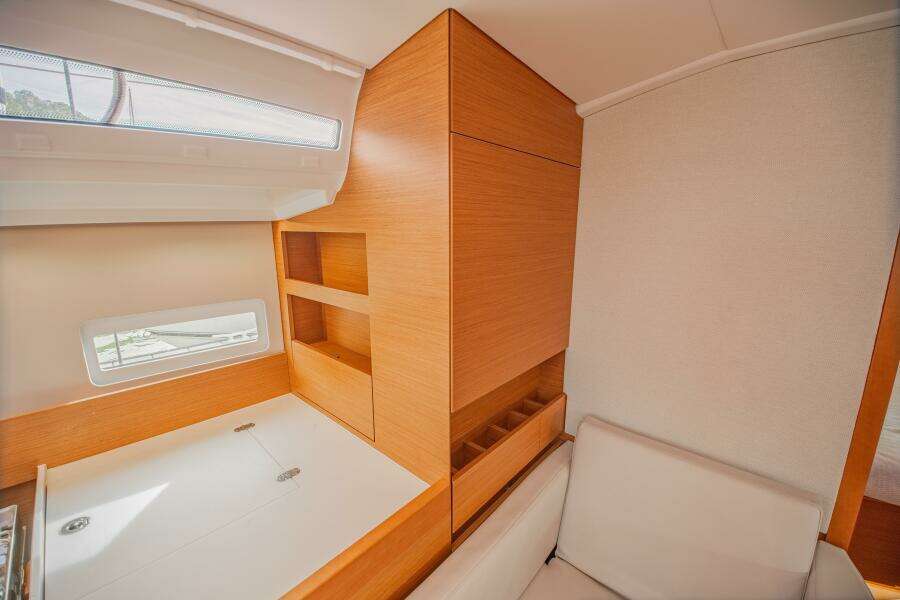 Knot 4 Sail 41ft Jeanneau Yacht For Sale