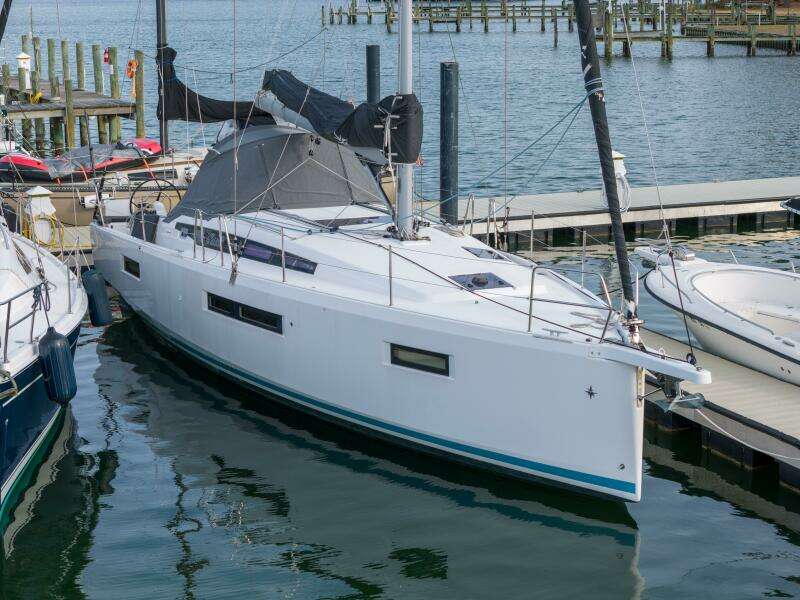 Knot 4 Sail 41ft Jeanneau Yacht For Sale