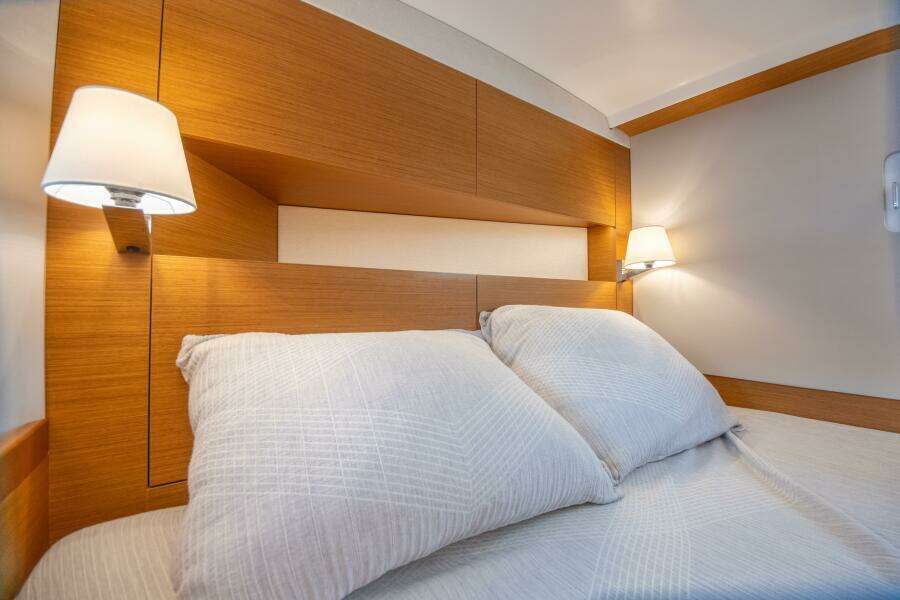 Knot 4 Sail 41ft Jeanneau Yacht For Sale