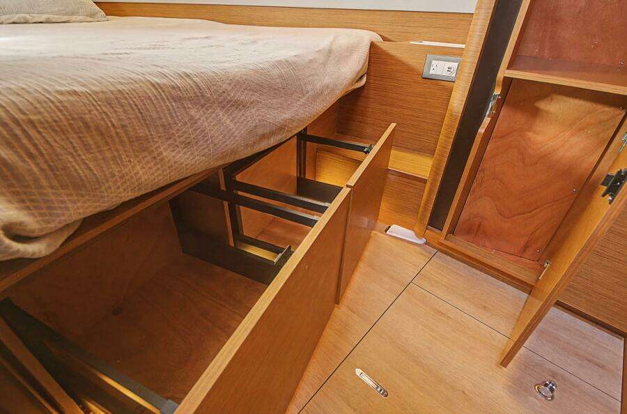 Knot 4 Sail 41ft Jeanneau Yacht For Sale