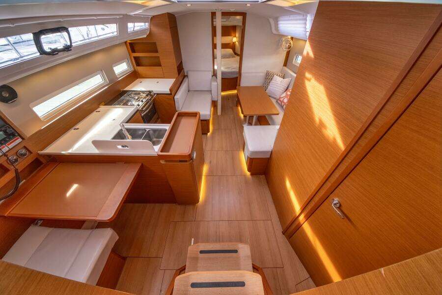 Knot 4 Sail 41ft Jeanneau Yacht For Sale