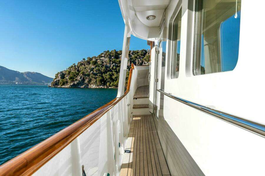 YOSMA 71ft Hakvoort Yacht For Sale