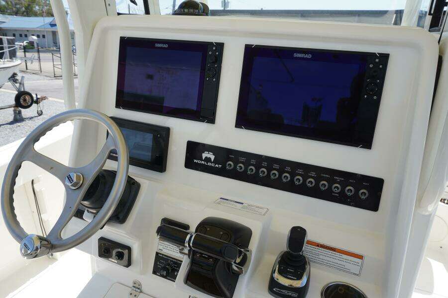 2020 29 World Cat 295 CC Helm  (4)